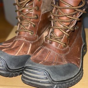 Ugg short leather boot